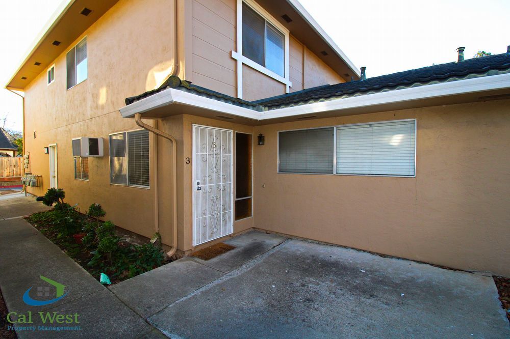 $1995 - Well Kept 2 Story Townhome - New Flooring property image