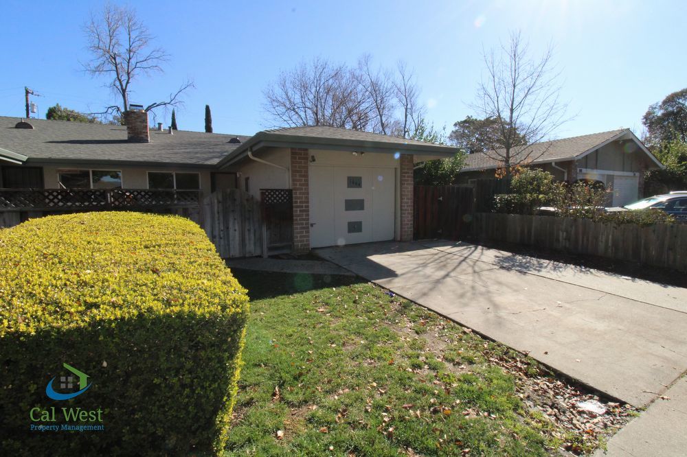 $2895 - 2BD / 1BA Duplex w/ Front & Backyard off San Tomas Aquino Rd. property image