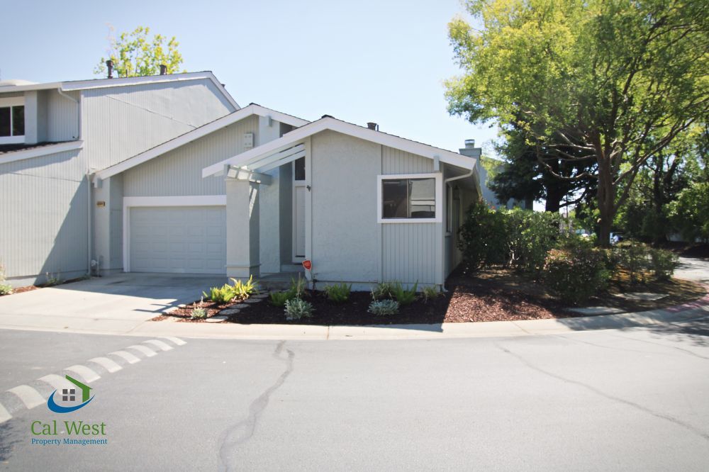 $3395 - 2 Br / 2 Ba Corner Condo in a Serene Saratoga Setting property image