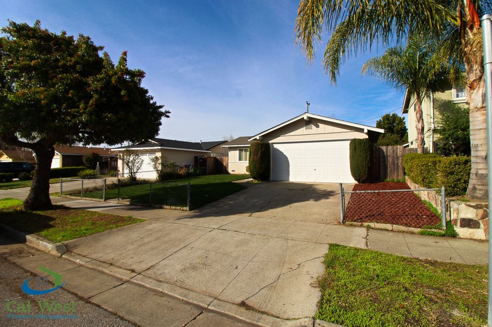 $2,995-Spacious 2 Bedroom 1 Bath home with dual pane windows and updated front lawn! Small pets are property image