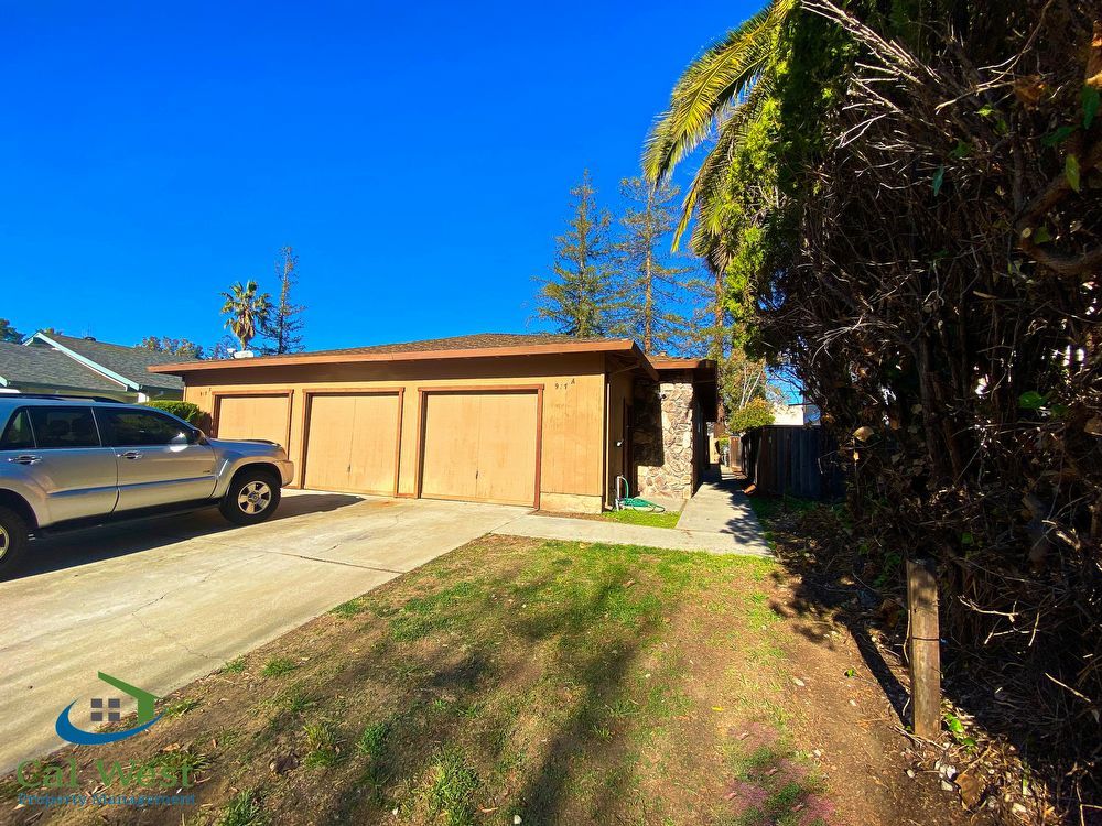 $2595 -Remodeled 2 Bed 2 Bath Duplex with Private Backyard and 1 Car Garage property image