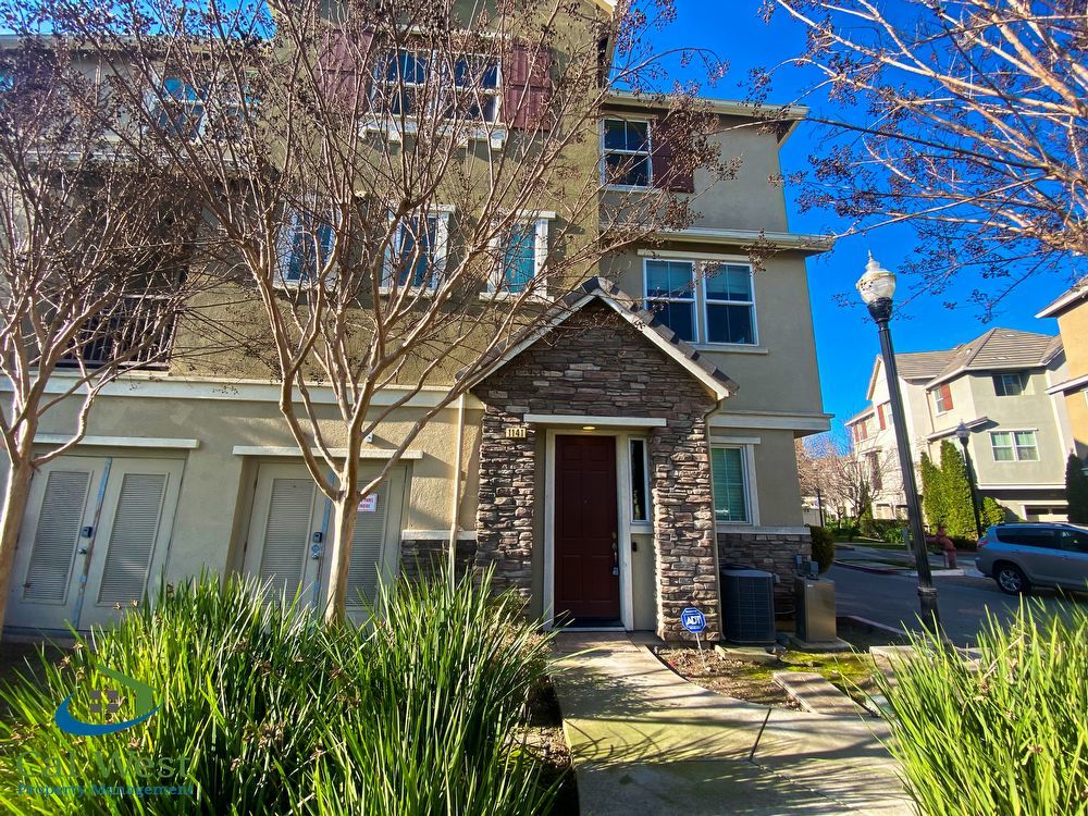 $3295-Beautiful Tri-level 3 Bed/2.5 Ba Townhome in Hampton Park/North San Jose property image