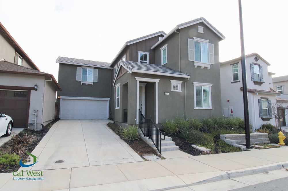 $3795 - Beautiful South Gilroy home in new development with tons of amenities property image