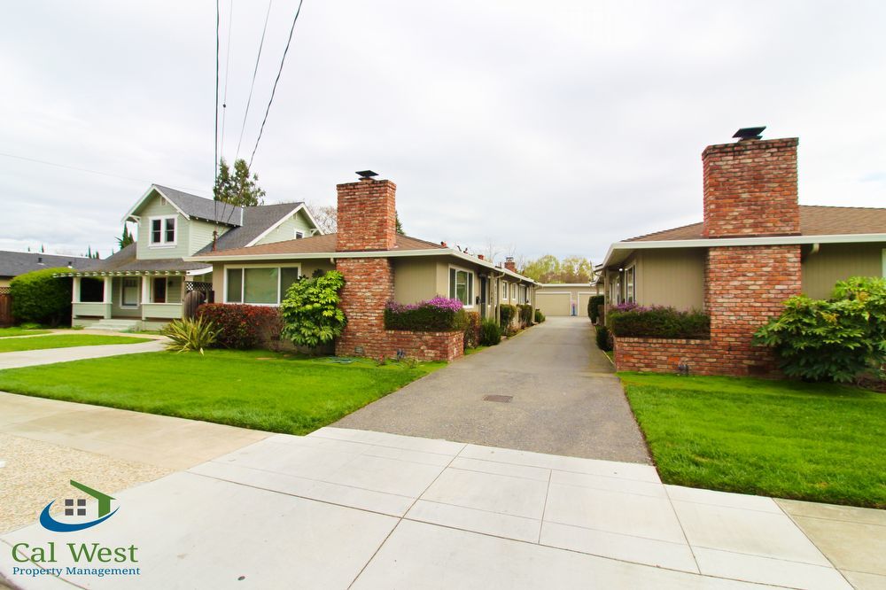 $2595-2 Bed/1 Bath Updated Duplex with Detached Garage in Willow Glen! property image