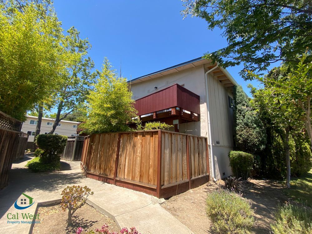 $2595 - Downstairs 2 Bed 1.5 Bath-Updated Kitchen near Westgate Center property image