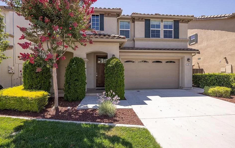 $4195.00 - Gorgeous and Ready for Move-In! Spacious 4 Br / 2.5 Ba in South Gilroy property image