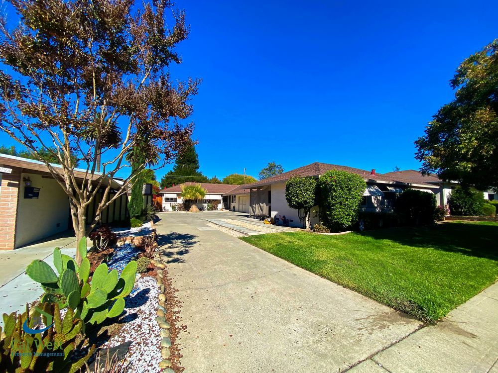 $2495 - Spacious 2 Bed/1 Bath-Triplex In Castlemont Community of San Jose property image