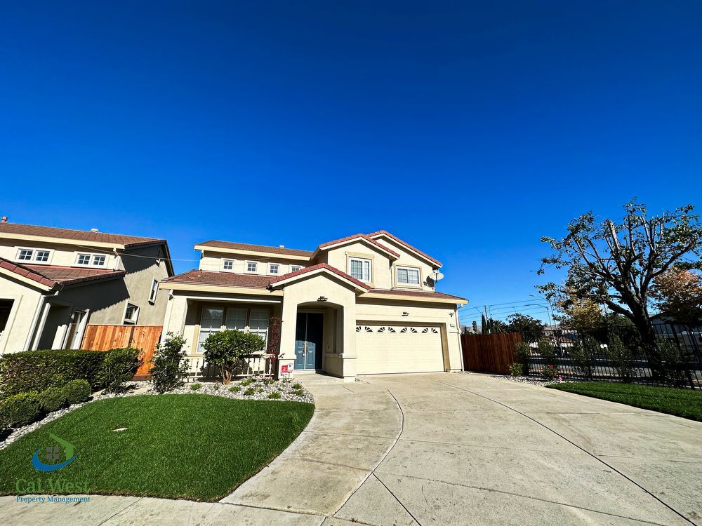 $5095-5 Bed 3 Bath, 2 Story, Modern Home on Cul-de-sac Available Now! property image