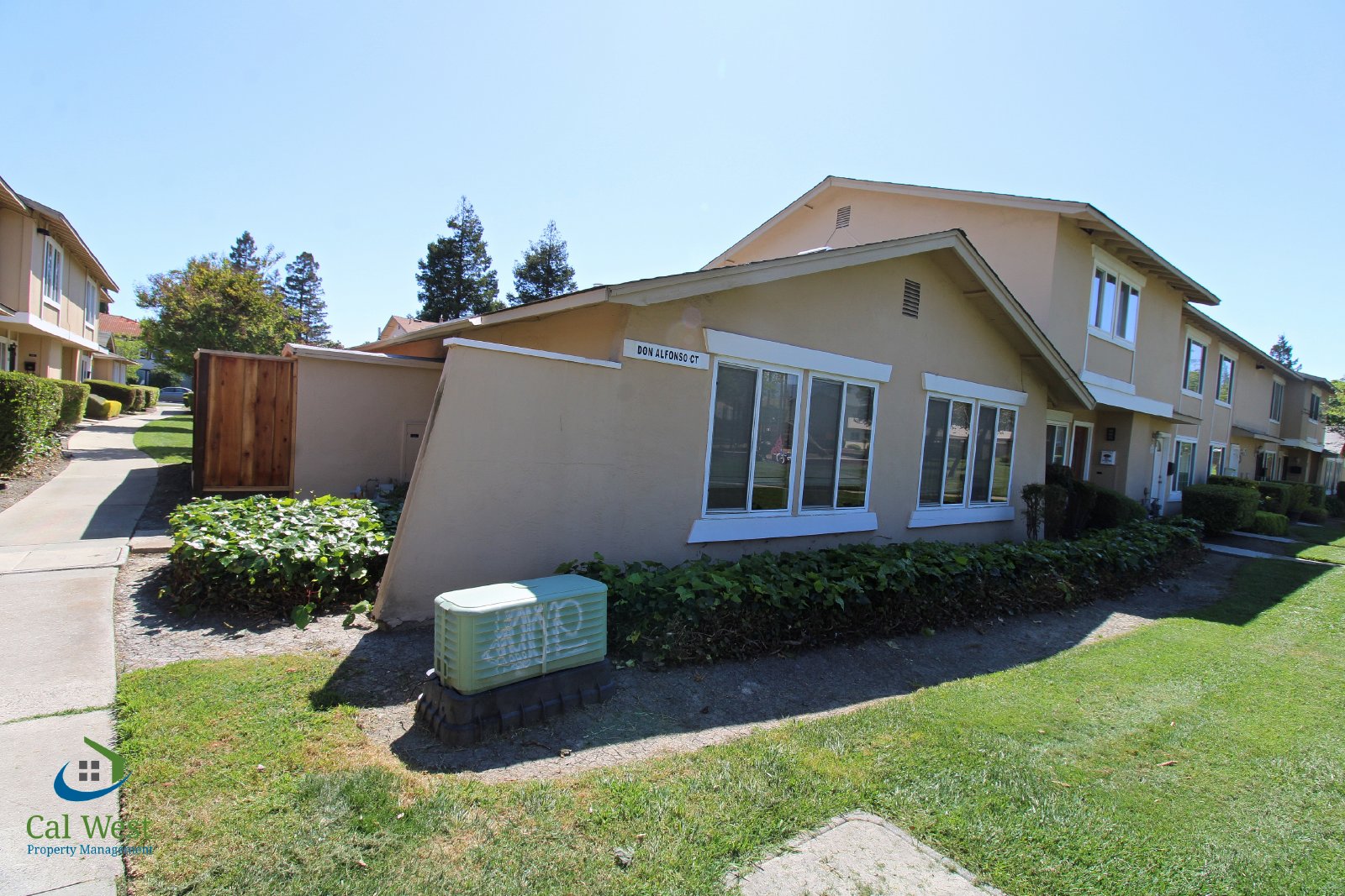 $2,695 Cute cozy 2/1 Condominium in South San Jose property image