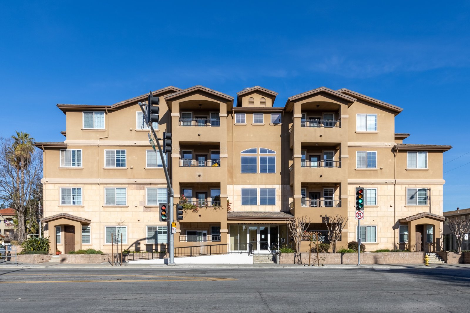 $2595 - Beautiful 1 Bd / 1 Ba Condo in Gated Community with Pool and Spa property image