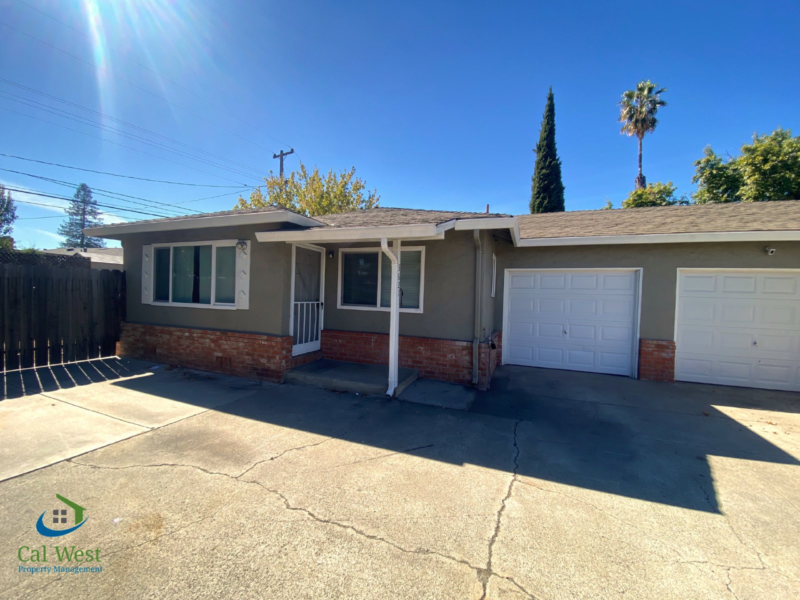 $3095.00 - Duplex centrally located in Cambrian Area. 2/1 with garage (Back Unit) property image