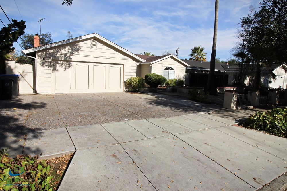 $4195 - Updated 4 Bed/2 Bath Single Family Home-Award winning schools property image