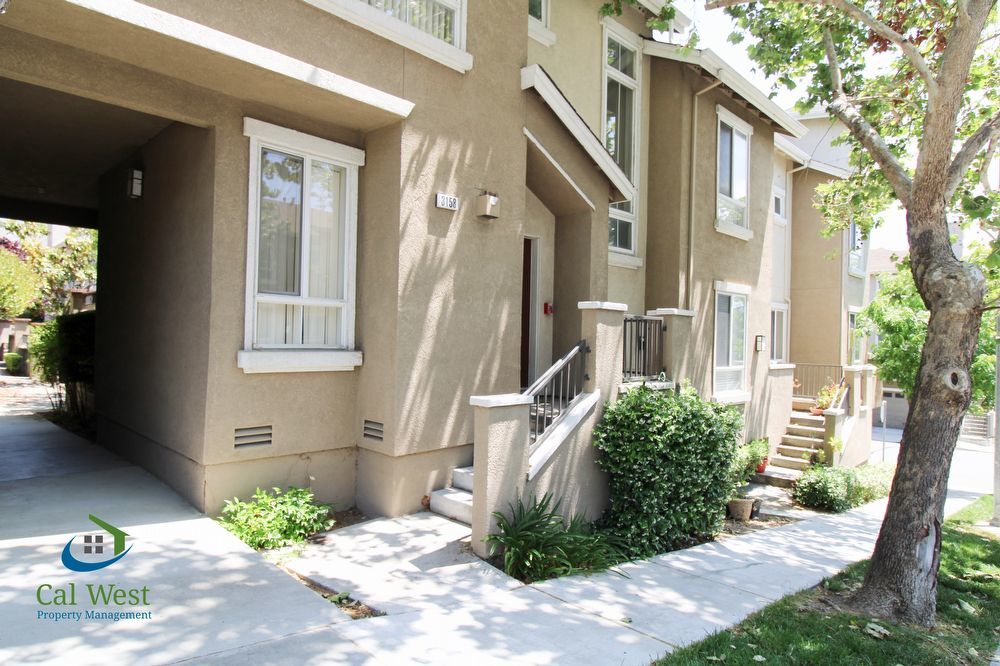 Spacious 2 Bedroom, 2.5 bath tri-level townhouse near Communication Hill in Lancaster Gates property image