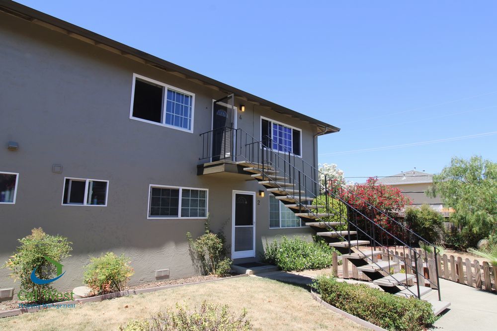 $2,595 - Large upstairs 2 Bedroom 1 Bath in 4 Plex property image