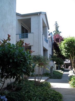 Upstairs 2 Bedroom, 1 Bath Condo with Fireplace Near Downtown San Jose property image