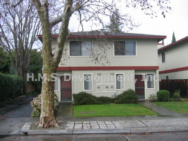 2 Story Condo, 2BD/1.5BA, Tree Lined Street Close the Rose Garden! property image