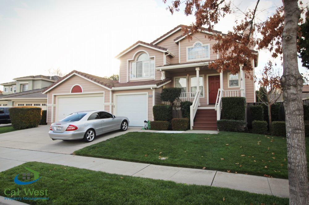 $3,495 - Charming 4 beds/2.5 baths Home with Large Backyard in Gilroy's Westsid property image