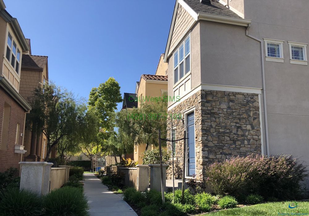 $4495 - Beautifully upgraded Tri-Level 3/3.5 Single Family Home property image