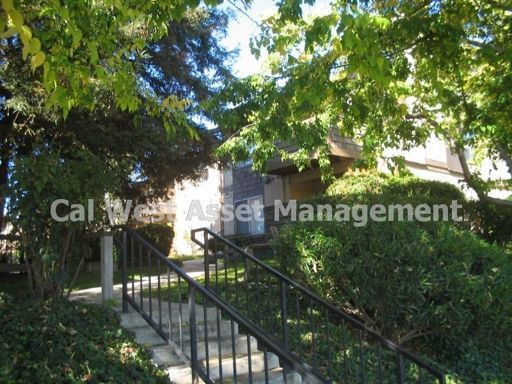 3 Bedroom, 2 bath Condo Conveniently Located Near Capitol & McKee Road property image