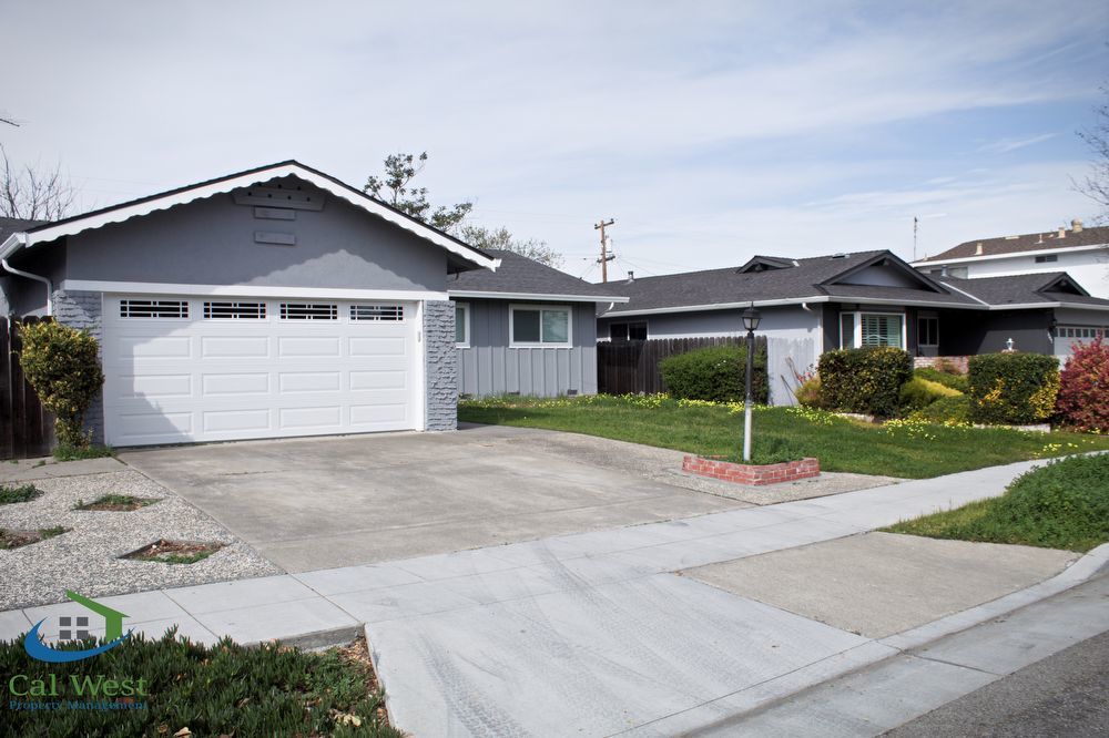 $4,195 - Sunnyvale Remodeled 3 Bedroom 2 Bath Single Story Home near Apple Campus! property image