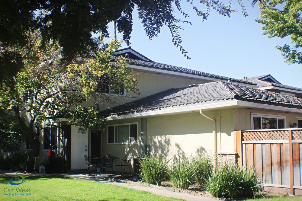 $2395-Upstairs 2 Bed 1 Bath in Donner Estates-Close to HWY 85/Community Pool property image