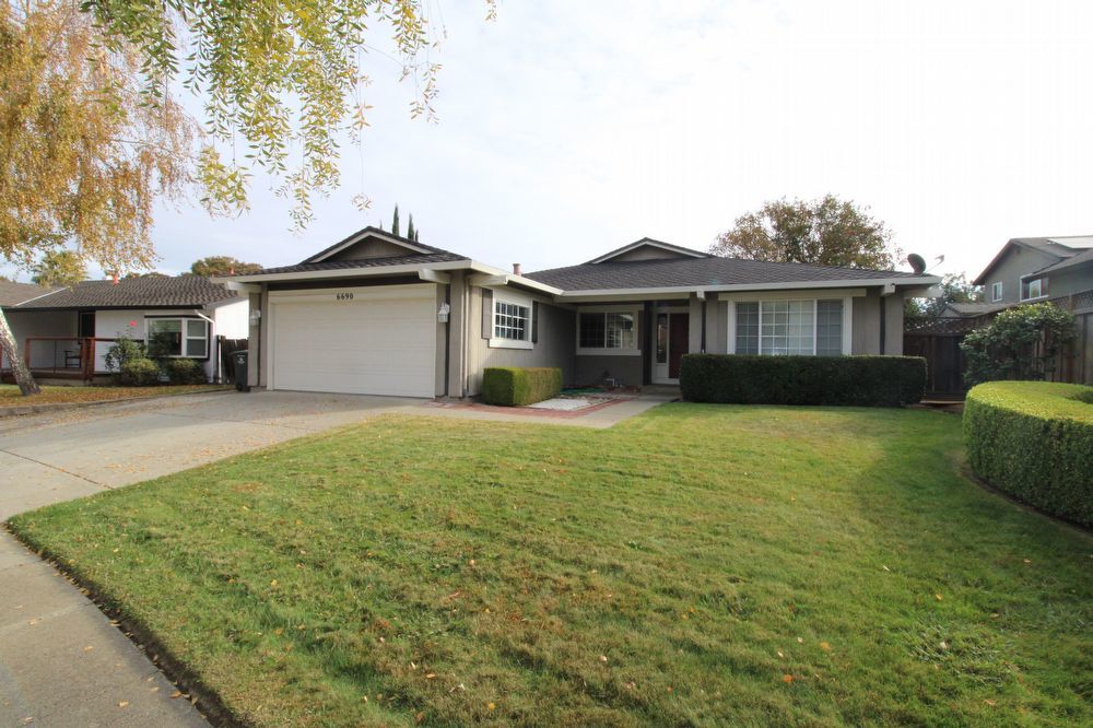 $3095.00 - Beautifully Updated 3/2 Centrally Located in Gilroy property image