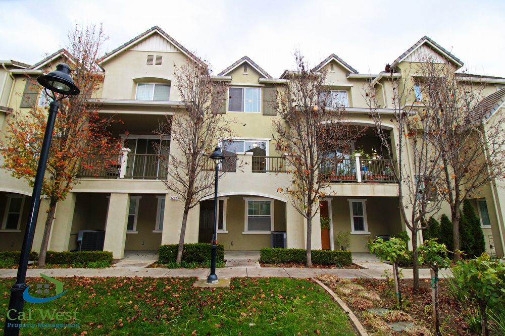 1203 Westbury Drive - 4 Bd/4Ba Townhome-Pet Friendly $3595 property image